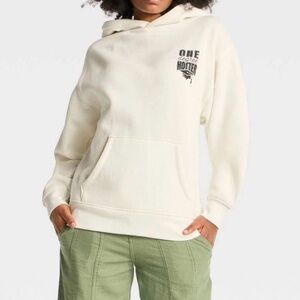 One Degree Hotter
Perfect Hoodie Sweatshirt Wild Fable
Cream
Small
New with Tag🎓